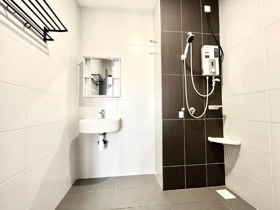 Urban Home-Swimming Pool-City Center Malacca 外观 照片